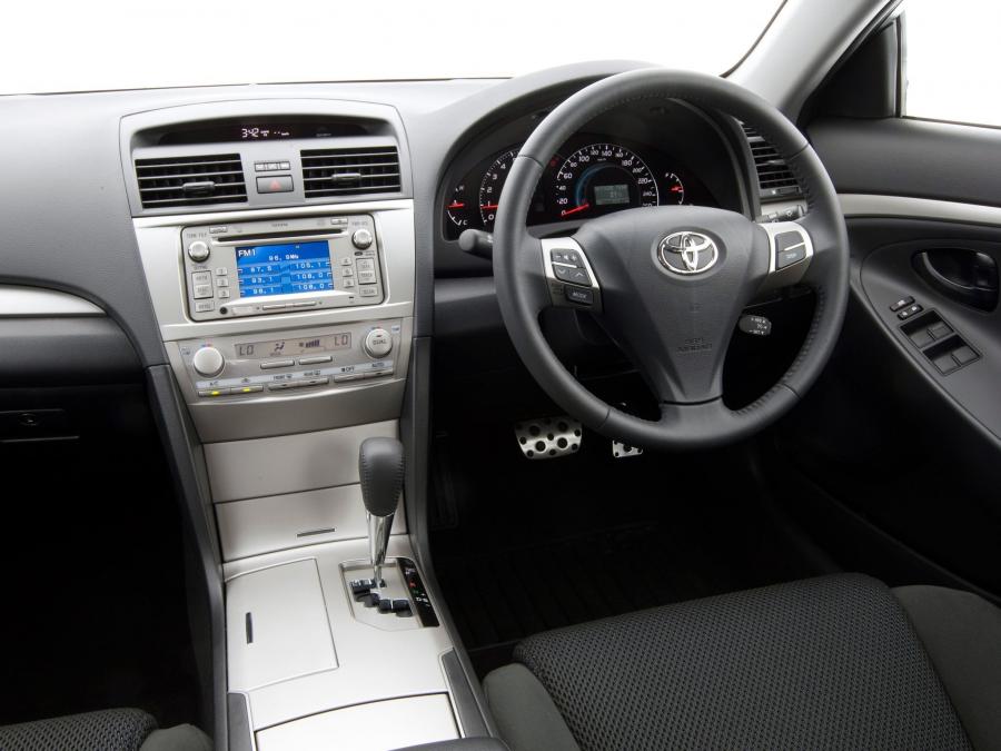 Интерьер Toyota Aurion Sportivo SX6 (XV40) 2009 года  (фото 2 из 3)
